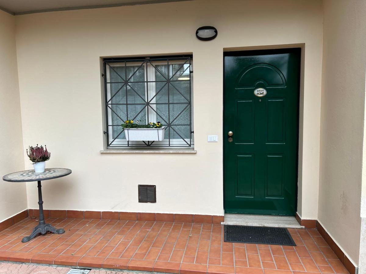 Appartamento In Villa Nico'S Home 갈라라테 외부 사진