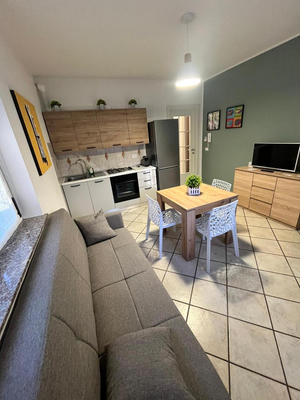 Appartamento In Villa Nico'S Home 갈라라테 외부 사진